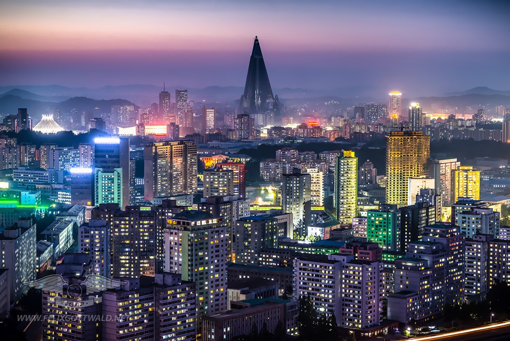 Pyongang là thủ đô và cũng là thành phố lớn nhất của Triều Tiên. Đây là cửa ngõ để du khách tới các vùng khác của quốc gia bí ẩn này. Đồng thời, đây cũng là nơi tập trung nhiều điểm giải trí và sự kiện. 