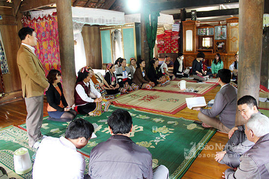 Tổ chức JICA Nhật bản tập huấn phát triển du lịch cộng đồng cho người dân bản Nưa, xã Yên Khê, Con Cuông. Ảnh: Hoài Thu