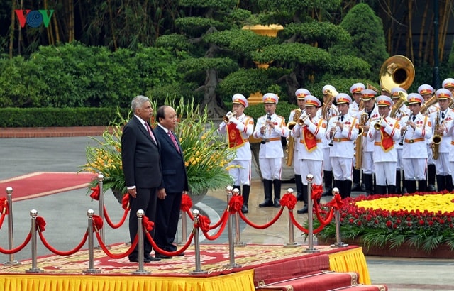 Sáng nay, Lễ đón chính thức Thủ tướng Sri Lanka đã diễn ra trọng thể tại Phủ Chủ tịch.