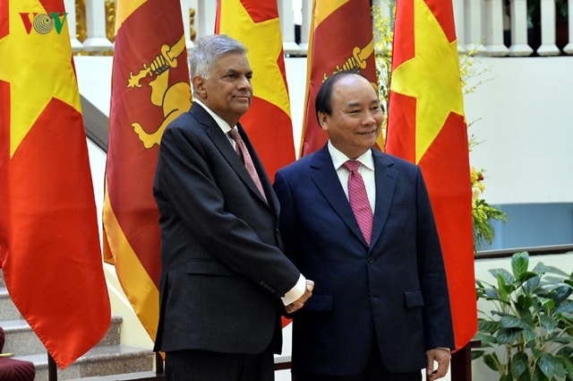 Thủ tướng Nguyễn Xuân Phúc nhiệt liệt chào mừng Thủ tướng Sri Lanka Ranil Wickremesinghe và Phu nhân thăm chính thức Việt Nam.