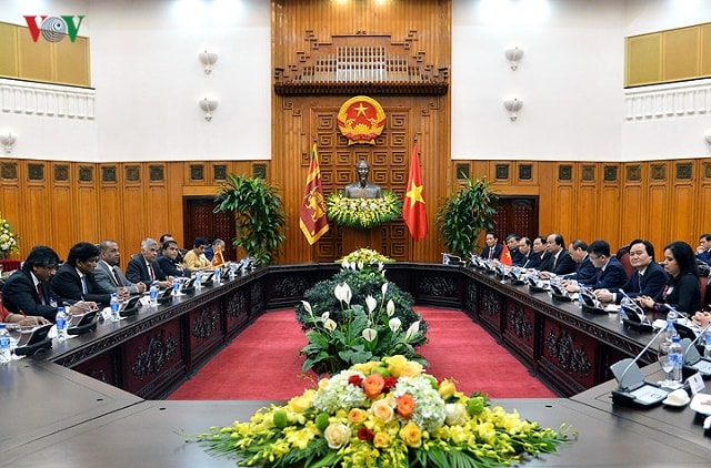 Ngay sau lễ đón, Thủ tướng Nguyễn Xuân Phúc và Thủ tướng Ranil Wickremesinghe đã tiến hành hội đàm.