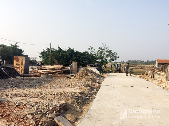 Nhà văn hoá thôn Tân An xuống cấp nghiêm trọng đã được dỡ bỏ để chuẩn bị xây mới. Ảnh Việt Phương