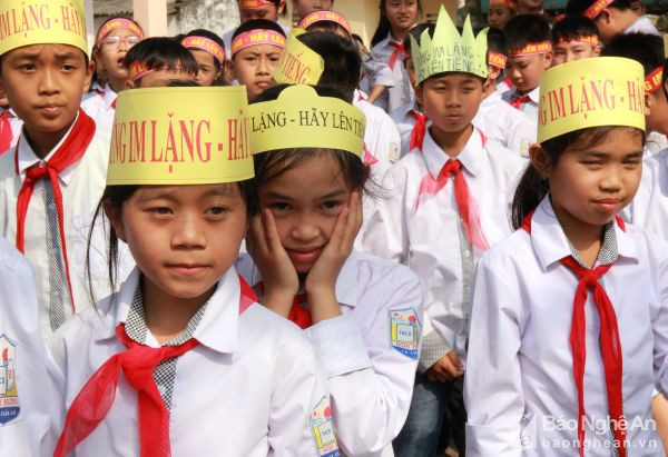 Đây là lần đầu tiên một chương trình truyền thông về xâm hại tình dục trẻ em được tổ chức tại trường học của Nghệ An. Ảnh: Mỹ Hà