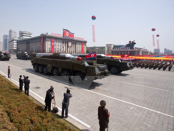 Tên lửa Musudan trong lễ duyệt binh nhân kỷ niệm 100 năm ngày sinh của cố Lãnh tụ Triều Tiên Kim Nhật Thành tại thủ đô Bình Nhưỡng ngày 15/4/2012. Ảnh: AFP/TTXVN