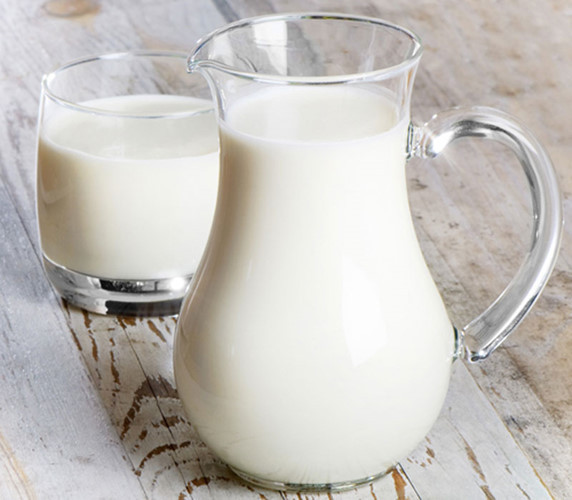 Trong sữa có chứa một hàm lượng chất lactose. Lactose là một thể trong hai loại  đường galactose và glucose dimmer. Trong trứng lại có chứa rất nhiều chất protein, giúp phân giải các acid amin. Nếu ăn hai loại thực phẩm này cùng với nhau, cơ thể rất khó hấp thụ chất lactose. Hơn nữa, các chất dinh dưỡng khác lại khó được tiêu hóa.