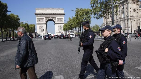 Hôm nay (23/4), người dân Pháp đi bỏ phiếu trong bối cảnh siết chặt an ninh. Ảnh: AP