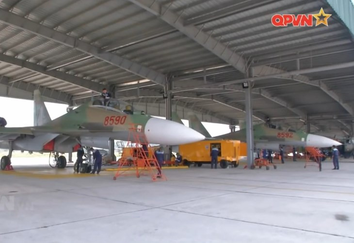 Những chiếc máy bay của Trung đoàn 927 dường như là lô Su-30MK2 mới nhất mà Nga chuyển giao cho Việt Nam cách đây chỉ 1-2 năm. Nguồn ảnh: Kênh Quốc phòng Việt Nam