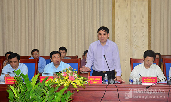 Bí thư Tỉnh ủy Nguyễn Đắc Vinh phát biểu tại cuộc làm việc. Ảnh: Thành Duy