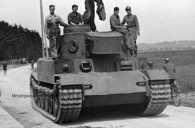 Dựa trên VK 30.01 (H) hay VK 36.01 (H), người Đức cho ra đời nguyên mẫu Tiger đầu tiên là VK 45.01 vào tháng 7/1941. Nó mang đầy đủ đặc điểm của một chiếc xe tăng hạng nặng dựa theo học thuyết quân sự của Đức với sức mạnh hỏa lực vượt trội kết hợp với đó hệ thống giáp bảo vệ chắc chắn. Nguồn ảnh: Pinterest.