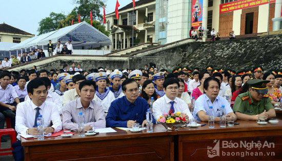 Các đại biểu tham dự buổi lễ.