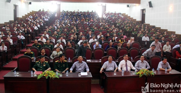 Các đại biểu tham dự buổi lễ. Ảnh: Tiến Hùng.