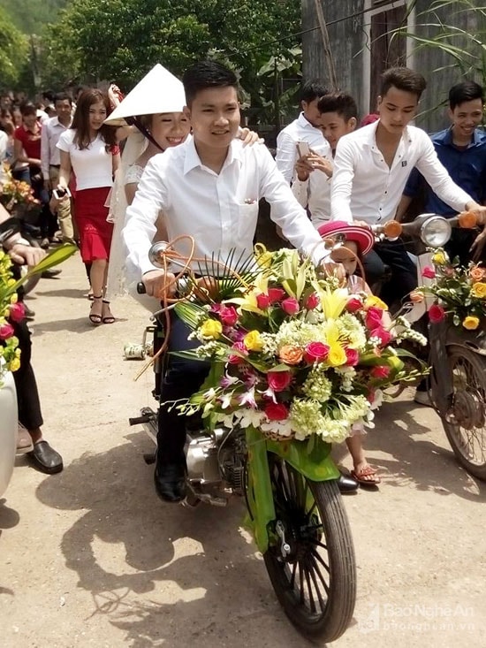 Chủ rể và cô dâu trong ngày hạnh phúc. 