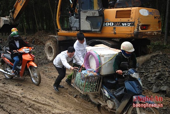 Đường giao thông qua xã Thanh Mỹ xuống cấp cũng là vấn đề được nhiều cử tri phản ánh. Ảnh tư liệu