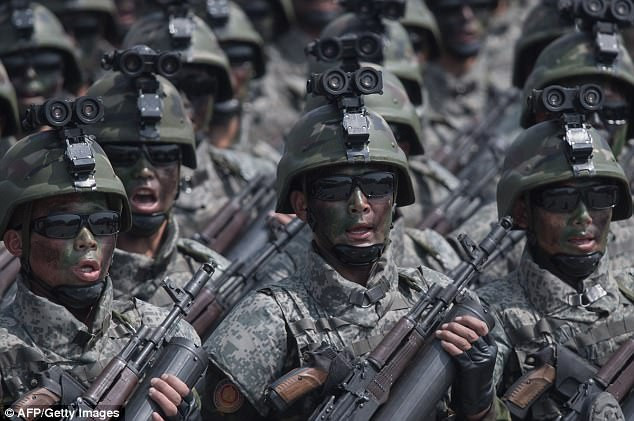 Lực lượng đặc nhiệm Triều Tiên được cho đeo kính chống nắng thông thường. Ảnh: Getty