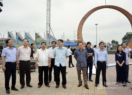 Kiểm tra công tác chuẩn bị Lễ khai trương mùa du lịch Cửa Lò năm 2017, các đồng chí lãnh đạo tỉnh yêu cầu thị xã Cửa Lò