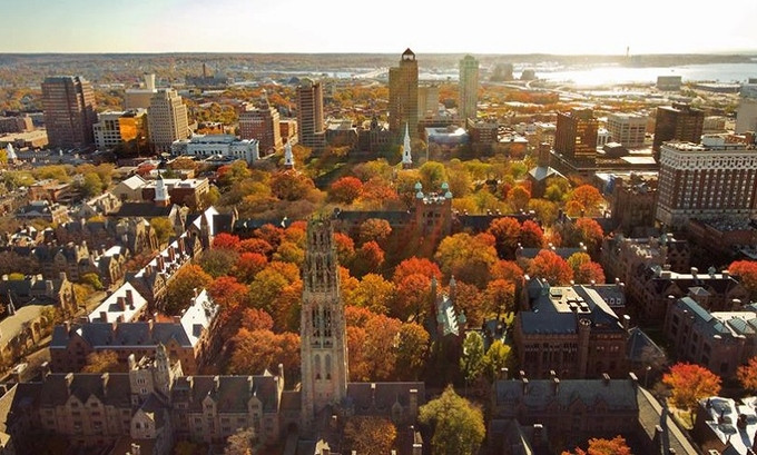 Đại học Yale (hay Viện Đại học Yale) tọa lạc tại thành phố New Heaven, bang Connecticut, thành lập năm 1701 và là một trong những viện đại học lâu đời nhất nước Mỹ.
