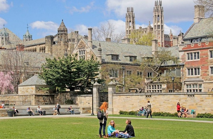 Ngoài danh tiếng về đào tạo, khuôn viên rộng và đẹp, tạo môi trường tốt để học tập, nghiên cứu cũng là yếu tố giúp Đại học Yale thu hút hàng chục nghìn sinh viên nộp đơn ứng tuyển mỗi năm.