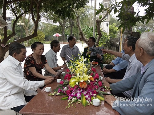 CCB Ngô Sỹ Nguyên thăm đồng đội, kể chuyện ngày giải phóng