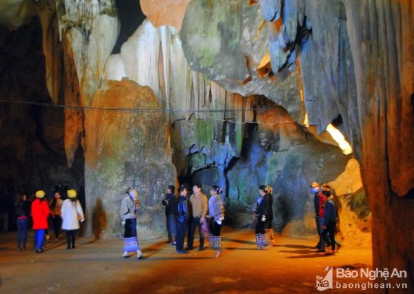 Hang Bua xã Châu Tiến (Quỳ Châu).