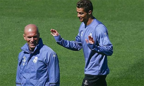 zidane-ghen-ty-voi-ca-hai-ronaldo