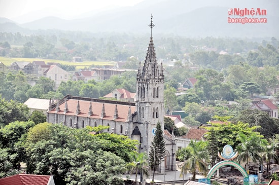 oàn cảnh nhà thờ đá Bảo Nham
