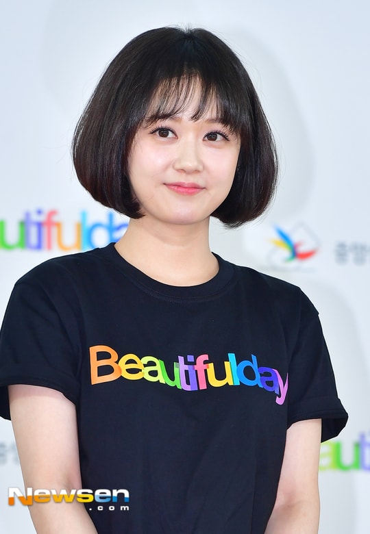 Jang Nara tham dự sự kiện bỏ phiếu diễn ra tại Namyeong-dong, Seoul