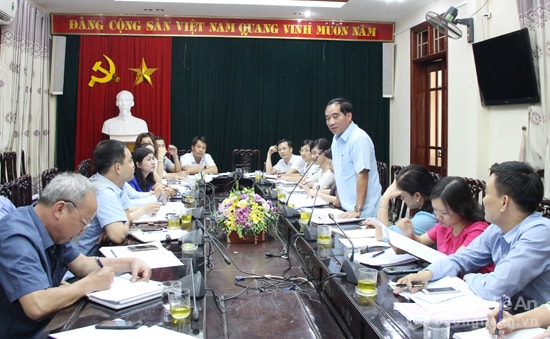 Đồng chí Hoàng Viết Đường - Ủy viên Ban Chấp hành Đảng bộ tỉnh, Phó Chủ tịch HĐND tỉnh cùng đại diện UBMTTQ tỉnh; lãnh đạo huyện Đô Lương tham dự Ngày hội Đại đoàn kết với nhân dân xóm Xuân Bài
