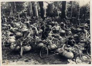 Khoảng 20.991 chiếc được sử dụng trong chiến dịch. Xe đạp thồ nặng khoảng 15 kg, ban đầu chỉ được chở khoảng 100 kg gạo. Sau đó dân quân tăng khối lượng chở lên 200 đến trên 300 kg. Ảnh: Nguồn baogiaothong.vn