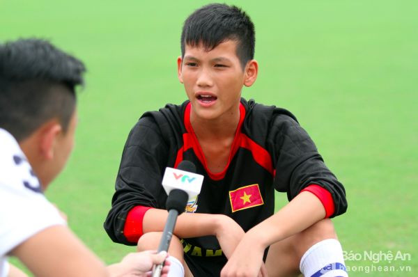 Nguyễn Văn Bá trả lời phỏng vấn báo chí. Ảnh: Trung Kiên