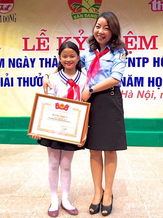 Trần Khánh Linh tại lễ trao giải thưởng Kim Đồng năm học 2016-2017 tại Hà Nội, ngày 5/5 vừa qua.