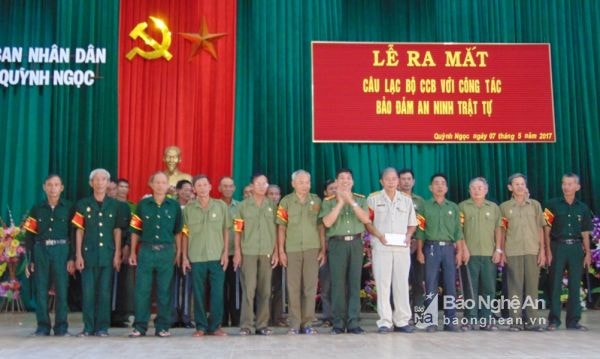 Các thành viên CLB ra mắt và nhận nhiệm vụ.