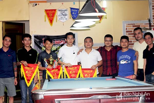 Tay cơ Nguyễn Hữu Kỳ là đầu tàu trong bộ môn Billiard khu vực Nghệ An - Hà Tĩnh có nhiều trăn trở với tương lai của môn thể thao này của quê hương. Ảnh: Trung Kiên.