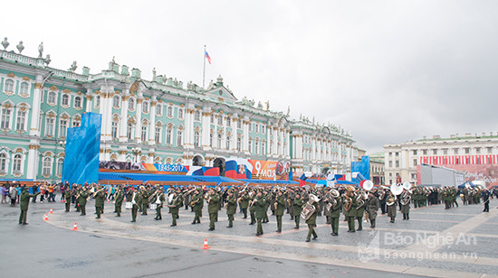 Hoạt động kỷ niệm Ngày Chiến thắng trên Quảng trường Cung điện - Sankt Peterburg.