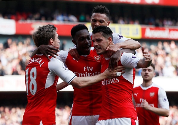 Xhaka và Welbeck lập công mang về chiến thắng cho Arsenal. Ảnh: Reuters.