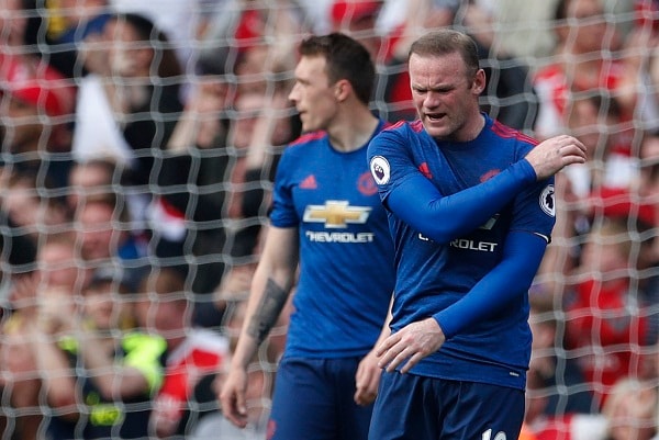 Rooney lại gây thất vọng dù được chơi trọn 90 phút. Ảnh: Reuters.