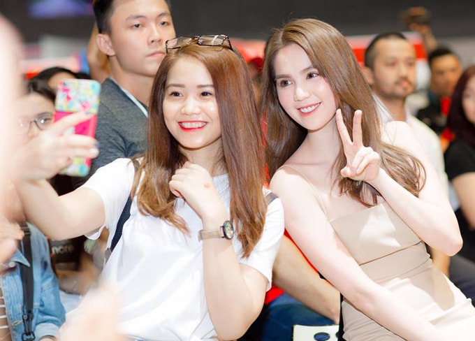 ngoc-trinh-khoe-lung-tran-sexy-trong-su-kien-6