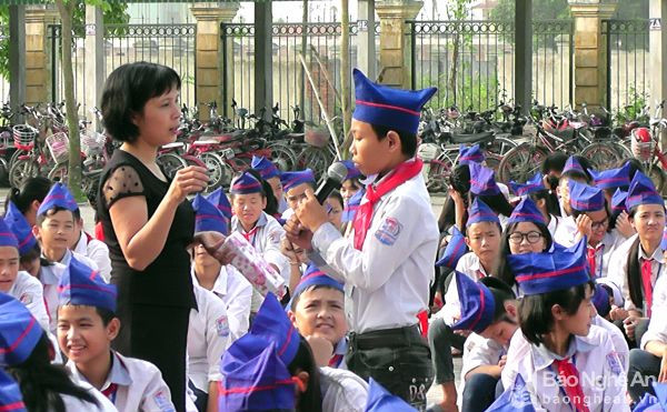 Học sinh lên tiếng bày tỏ những băn khoăn về vấn đề giới tính. Ảnh: Anh Tuấn