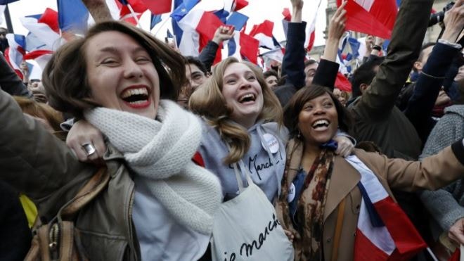 Người dân Pháp vui mừng sau khi Macron chiến thắng, trở thành Tân Tổng thống Pháp