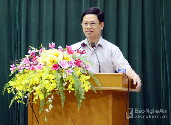 Phát biểu tại buỗi lễ bế giảng đồng chí Phó Bí thư Thường trực Nguyễn Xuân Sơn đề nghị các học viên cần gắn lý luận với thực tiễn.