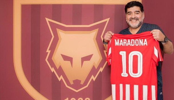 Ông Maradona ra mắt CLB mới, Al-Fujairah FC. Ảnh: AFP