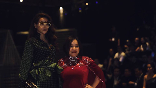 Hình ảnh Hồ Ngọc Hà chụp cùng bà Trang Lê – người đưa chương trình Vietnam's Next Top Model về  Việt Nam càng khiến cho khán giả hoài nghi về tin đồn này hơn.