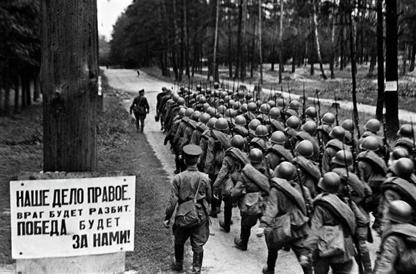 Các tân binh lên đường ra tiền tuyến trong chiến dịch tổng động viên ở Moskva ngày 23/6/1941. Ảnh: Sputniknews