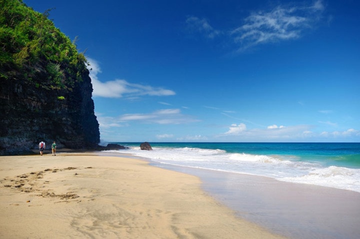 Bãi biển Hanakapiai, Hawaii, Hoa Kỳ Không nghi ngờ gì, bãi biển này là một trong những bãi biển đẹp nhất ở Hawaii. Nhưng thật không may, bãi biển ở rất xa trạm cứu hộ địa phương. Do đó, các dòng chảy có thể mang bạn trôi ra xa. (Ảnh: maximkabb/DEPOSITPHOTOS.COM).