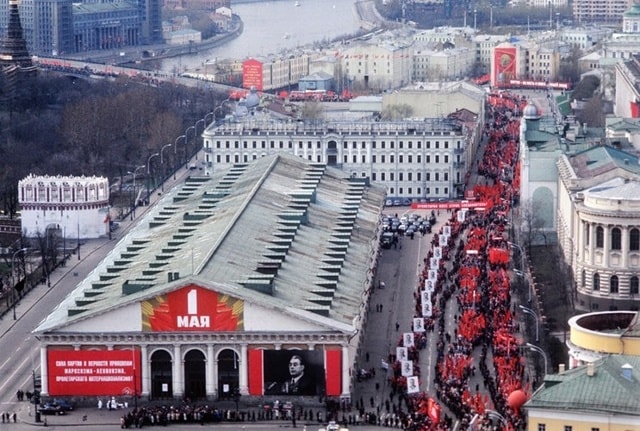 Diễu hành trong ngày Quốc tế Lao động ở thủ đô Moscow, Nga, 40 năm về trước. Ảnh: ER.