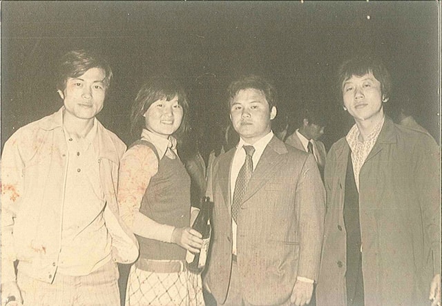 Ông Moon bắt đầu tham gia vào phong trào chống chính quyền từ năm 1969 khi Tổng thống Park Chung-hee, cha của bà Park Geun-hye (người tiền nhiệm của ông Moon bây giờ), tìm cách thay đổi Hiến pháp để chuẩn bị cho nhiệm kỳ tổng thống thứ 3