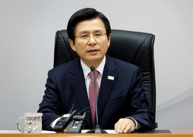 Thủ tướng Hwang Kyo-ahn cũng đã đệ đơn từ chức, song Tổng thống Moon Jae-in không chấp nhận. (Nguồn: Yonhap)