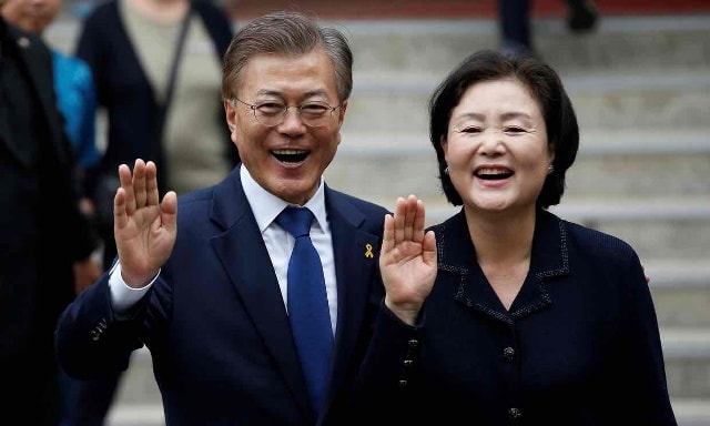 Moon Jae-in, tân Tổng thống Hàn Quốc cùng vợ là bà Kim Jung-sook. Ảnh: Reuters