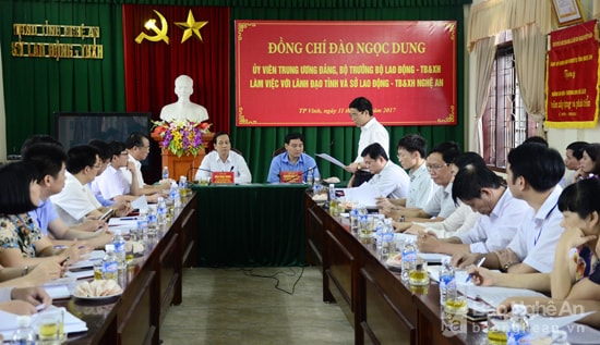 Quang cảnh buổi làm việc.