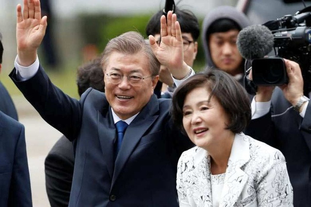 Trong suốt 60 ngày tranh cử tổng thống năm nay, bằng uy tín của mình, bà Kim đã giúp gia tăng sự ủng hộ đối với ông Moon tại tỉnh Jeolla ở phía tây.  Bà còn được mệnh danh là 