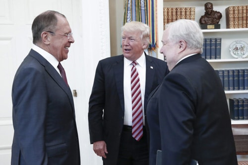 trump-co-the-tu-huy-hoai-thanh-danh-vi-sa-thai-giam-doc-fbi